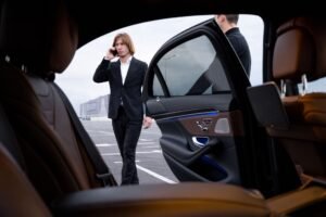 luxury airport transfer services Alps — Alpen Heir KG Innsbruck premium chauffeur - Chauffeur Service Innsbruck Alps